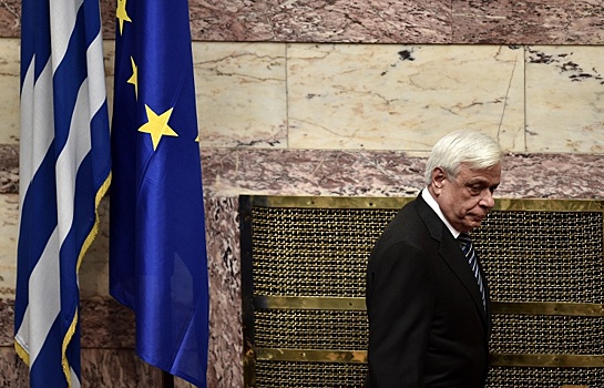 Парламент Греции одобрил проведение референдума