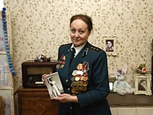 Одна из последних переговорщиков, оставшихся в Кабуле. В ЗАО живёт женщина, служившая в Афганистане