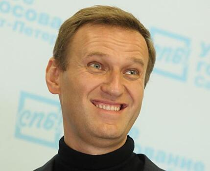 Песков, Якубович и Пуаро: Навальный показал себя с усами