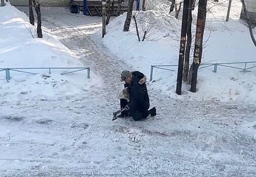 Оренбуржцы вынуждены самостоятельно вступать в борьбу со льдом