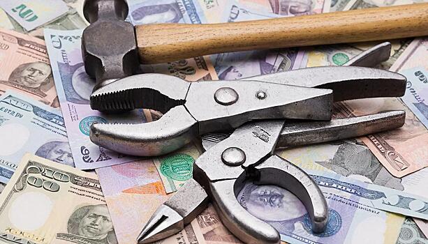 Двух жителей Сарапула обвинили в угрозах плоскогубцами при вымогательстве денег у подростка