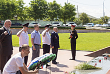 Общественники, транспортные полицейские Крыма и ветераны провели патриотическую акцию «Вахта памяти – Вечный огонь».