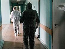 Будни борцов с коронавирусом: крахмал на руках и "печать" от очков