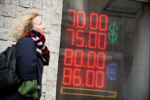 Экономист рассказал, кто пострадает от падения курса рубля