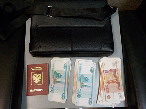 Через Кольцово пытались незаконно вывезти три миллиона рублей