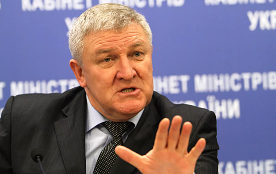 На Украине заподозрили в госизмене экс-министра обороны