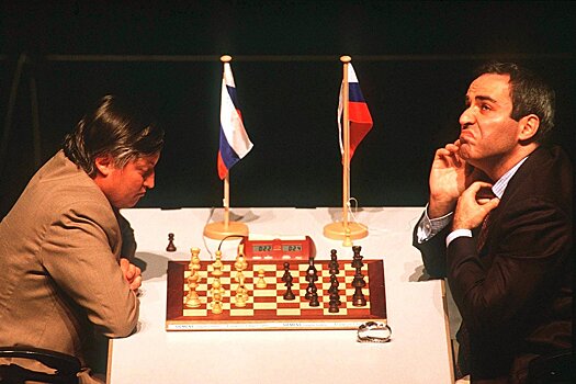 Карпов со скандалом потерпел от Каспарова самое сокрушительное поражение в карьере — подробности партии в Линаресе-1993