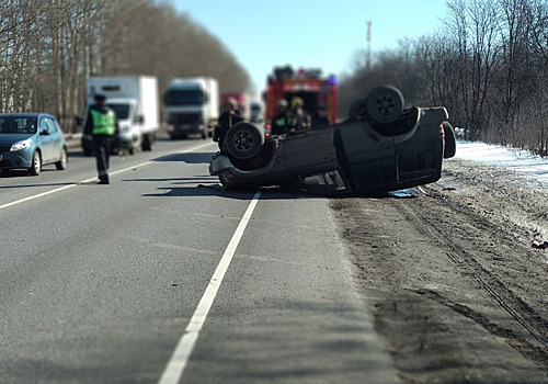 Во Владимире рядом с гипермаркетом «Глобус» перевернулся внедорожник