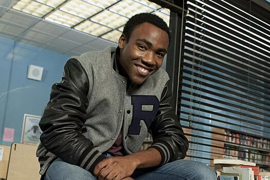 Дональд Гловер вернется к роли Троя Барнса в продолжении «Сообщества»