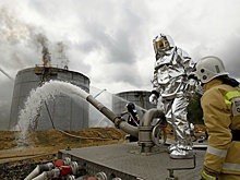 Один из двух загоревшихся на нефтебазе на Кубани резервуаров полностью потушен