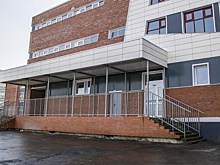 Разобрали специально: власти опровергли информацию об обрушении стены школы в Иркутске