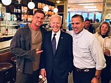 Джо Байден посетил съёмки четвёртого сезона сериала «Джек Ричер»