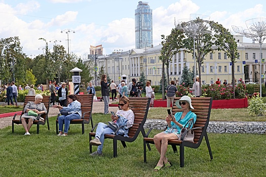 В центре Екатеринбурга разбили сад на площади