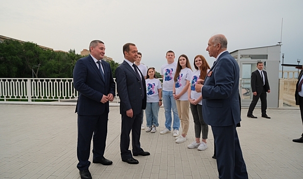 Дмитрий Медведев призвал россиян летом приезжать на отдых в Волгоград