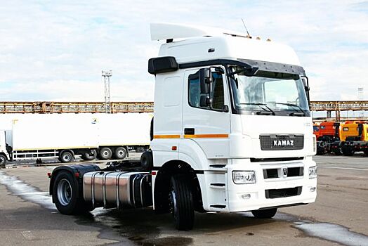 «КАМАЗ-Лизинг» профинансировал покупку партии тягачей 5490 NEO