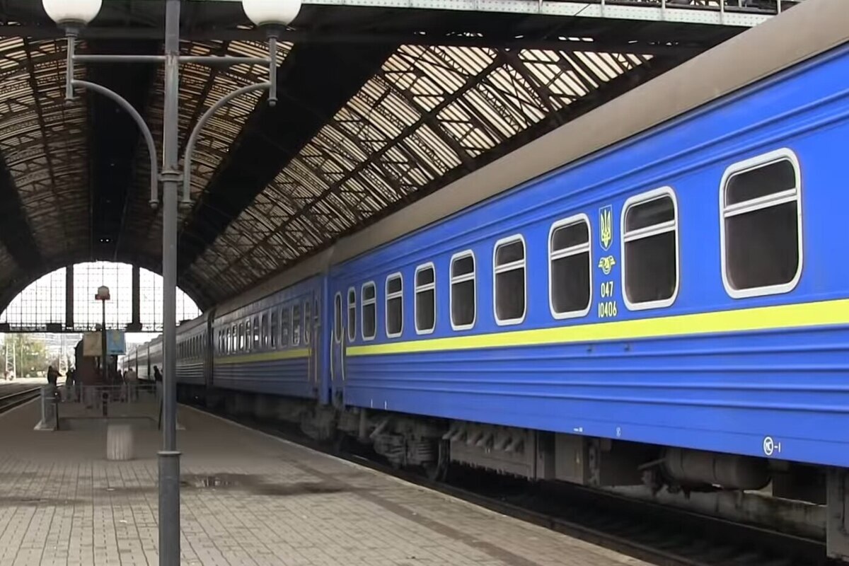 Украину парализовало: ночной удар остановил поезда и метро