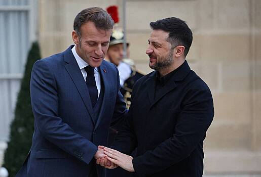 Во Франции потребовали отставки Макрона после его обещания Зеленскому