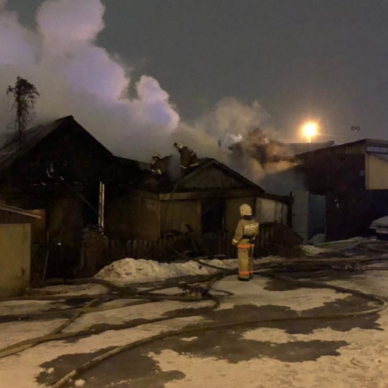 На улице Чаадаева в Пензе случился пожар в 3-квартирном доме -  Рамблер/новости