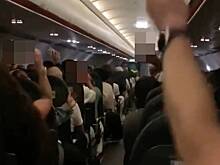 Европейцы устроили пьяную вечеринку на борту самолета и попали на видео