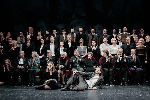 Театр Пушкина отметил 75-летие искрометным путешествием по собственной истории