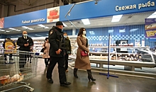 Посетителей гипермаркетов Волгограда проверили на соблюдение антиковидных правил