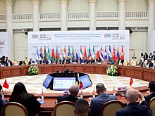 Эксперт: саммит БРИКС знаменует начало конца гегемонии США