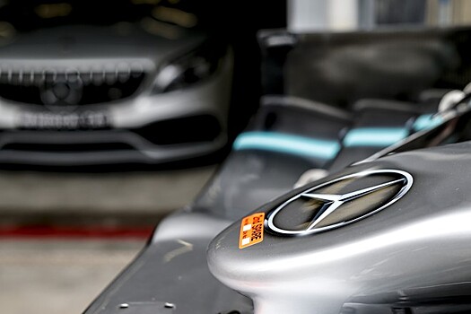 «Мерседес» изменил раскраску машин перед сезоном «Формулы-1» из-за расизма