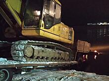 В Лабытнанги грузовик съехал с парома в Обь