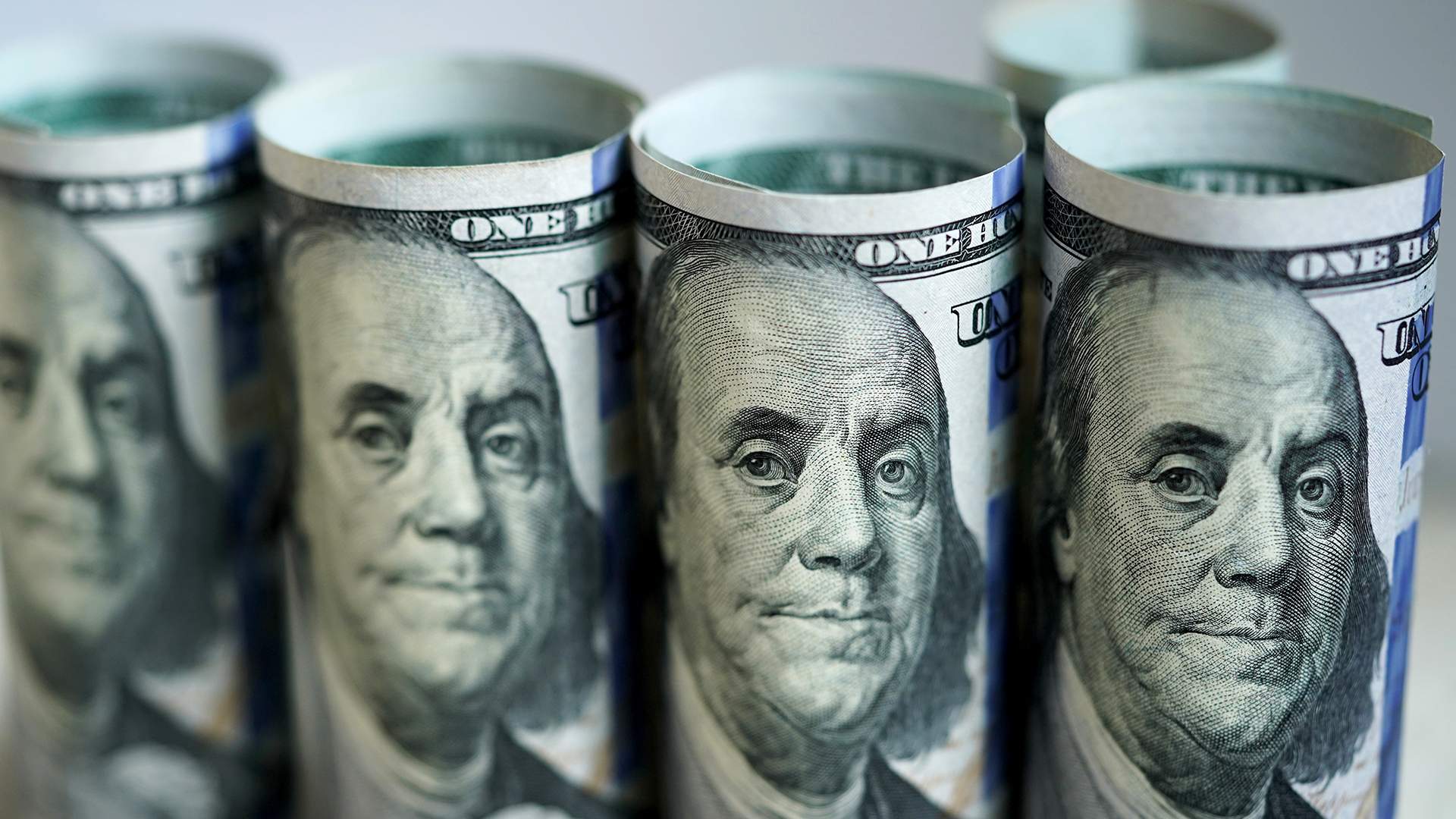 Эксперты предрекли снижение доллара и евро на следующей неделе