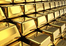 Золото падает перед новостями из США