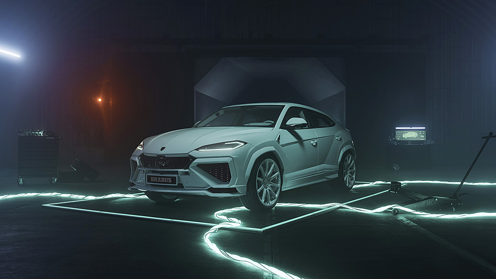 Тюнинг-ателье Brabus представило уже несколько проектов Brabus 900 на базе разных автомобилей, но впервые в своей истории компания поработала над Lamborghini. Новые Brabus 900 Mint и Brabus 900 Superblack, которые отличаются друг от друга лишь цветовой палитрой, созданы на основе кроссовера Lamborghini Urus SE.  Модель получила фирменный широкий аэродинамический обвес Widestar из углепластика, 24-дюймовые колёса Monoblock Z Platinum Edition в сочетании с заниженной на 20 мм подвеской Brabus SportXtra. В интерьере заводская отделка заменена обивкой из кожи и алькантары с декором из алюминия и карбона. Набор Brabus PowerXtra LG40-900 позволил увеличить мощность силовой установкий до 900 л.с.