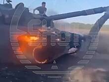 Российские бойцы ворвались в Селидово на горящем танке и попали на видео