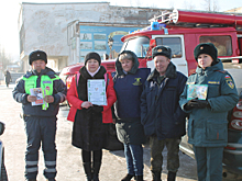 В Бурятии в День спасателя сотрудники Госавтоинспекции и МЧС рассказали водителям и пешеходам, как безопасно встретить праздники