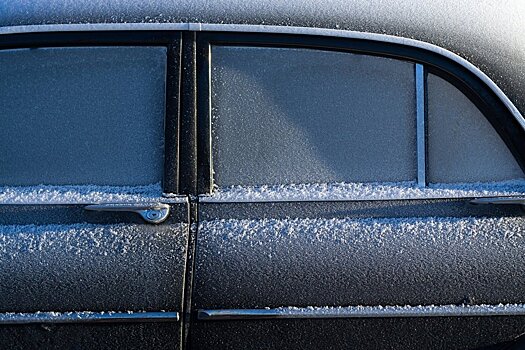 Автоэксперт Васильев посоветовал обезопасить машину в преддверии ледяного дождя