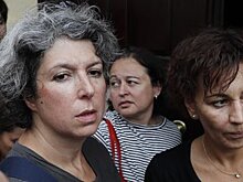 Журналиста Анну Наринскую задержали в Басманном суде