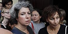 Журналиста Анну Наринскую задержали в Басманном суде