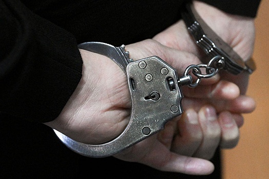 В Уфе мужчина ранил ножом студентов и полицейского, нападавший задержан