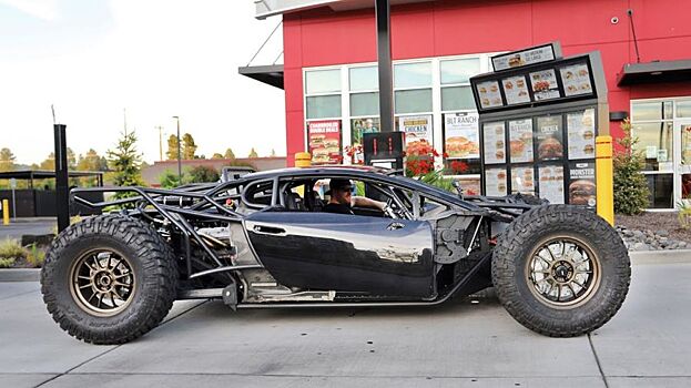 Дикий внедорожный Lamborghini Huracan впервые самостоятельно поехал