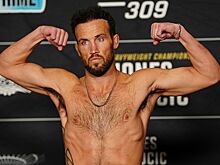 Боец UFC, оставивший перчатки на ринге после поражения осенью, решил не завершать карьеру