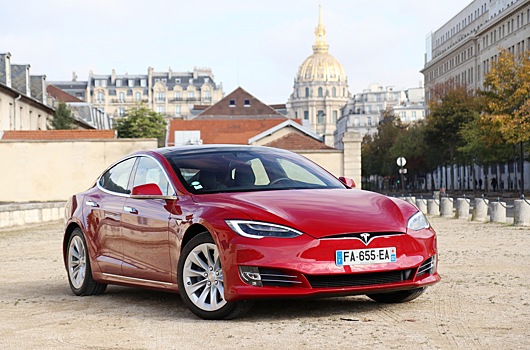 Tesla Model S получит трехмоторную силовую установку