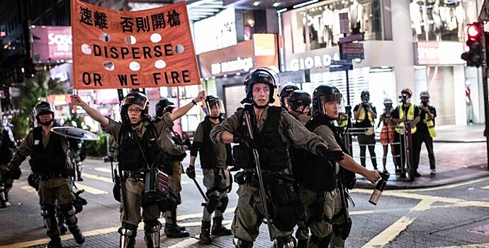 Пост в поддержку полиции Гонконга набрал миллионы просмотров в Twitter