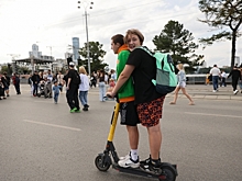 Россиянам объяснили, безопасно ли ездить на электросамокатах в жару