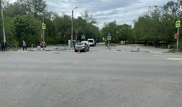 Под Волгоградом женщина проехала на красный и столкнулась с иномаркой