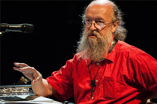 Сергей Летов: “Смотреть немного дальше своего носа и собственной профессии”