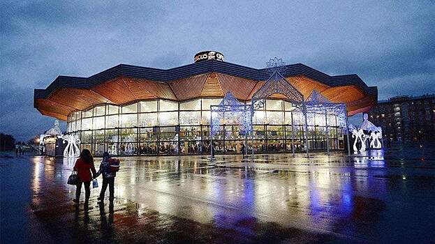 Световые инсталляции установили возле цирка на проспекте Вернадского