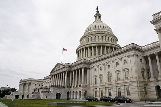 В Сенате США поспорили из-за абортов для беременных мужчин