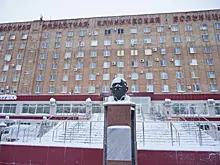 Больницы ЯНАО получили семь автомобилей и 130 единиц медтехники в январе