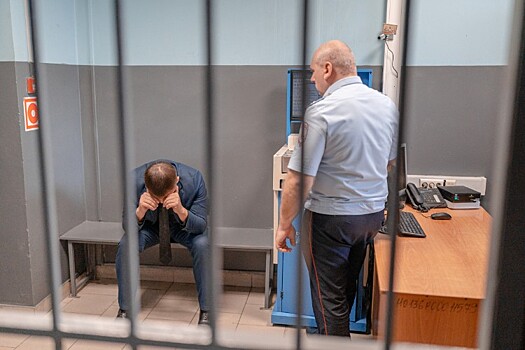 Личный водитель 15-летнего подростка решил обогатиться за счет его семьи из Сочи