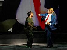 В Гонконге показали спектакль со стреляющим в Зеленского Трампом