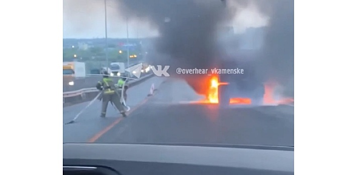 В Каменском районе загорелся мусоровоз